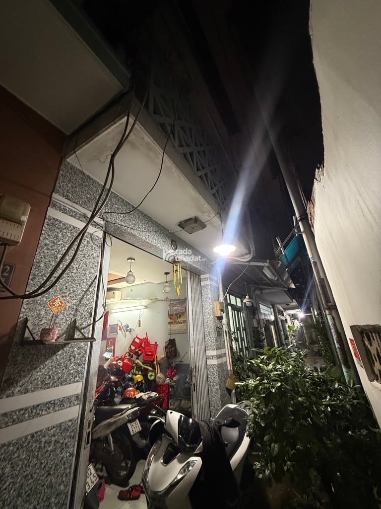 NGAY CHỢ VẢI, HẺM XE HƠI NGUYỄN SƠN, TÂN PHÚ, 30M2 NGANG HIẾM CÓ. GIẢM 550TR CHỈ 3.35T