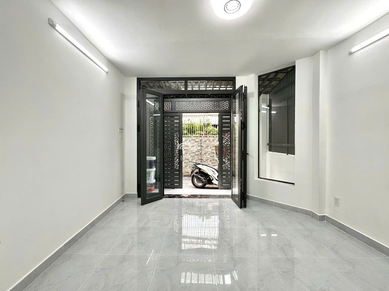 Siêu hiếm nhà HXH đường Lê Quang Định, Bình Thạnh, 50m2 tiện ích bủa vây, SHR giá 3 tỷ 220 TL