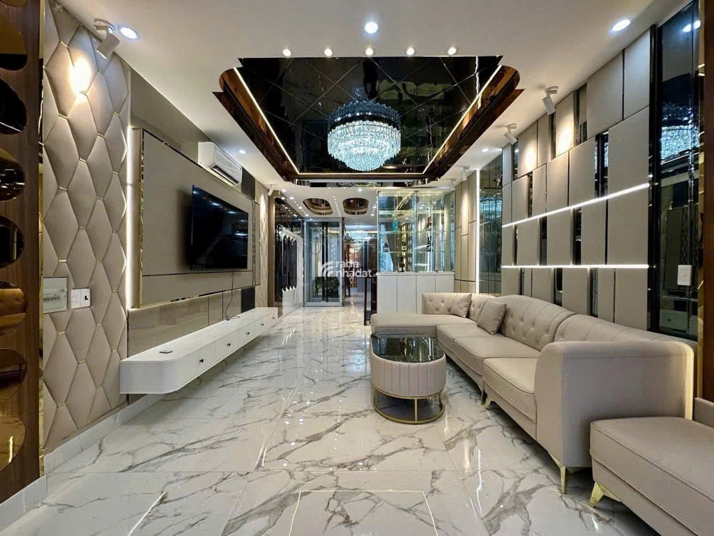 Nhỉnh 7T - cạnh KDC Lacasa Hoàng Quốc Việt -luxury có thang máy -full nội thất - gara ôtô ngủ