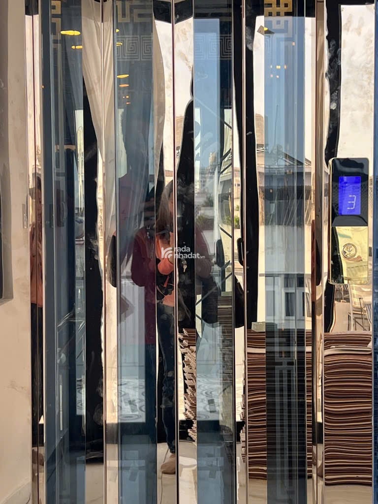 Nhỉnh 7T - cạnh KDC Lacasa Hoàng Quốc Việt -luxury có thang máy -full nội thất - gara ôtô ngủ