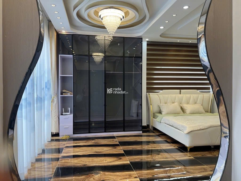 Nhỉnh 7T - cạnh KDC Lacasa Hoàng Quốc Việt -luxury có thang máy -full nội thất - gara ôtô ngủ