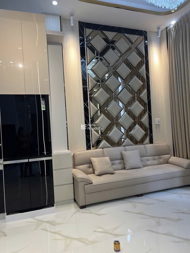 Nhỉnh 7T - cạnh KDC Lacasa Hoàng Quốc Việt -luxury có thang máy -full nội thất - gara ôtô ngủ