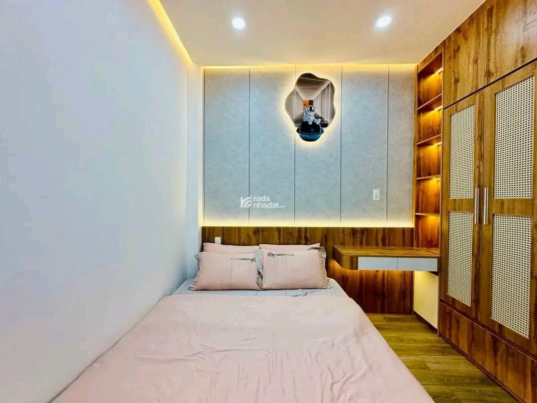 Ngộp! Bán nhà 40m2 Nguyễn Thanh Tuyền, Tân Bình giá 2tỷ150. Gần vòng xoay Lê Văn Sỹ. Sổ hồng riêng