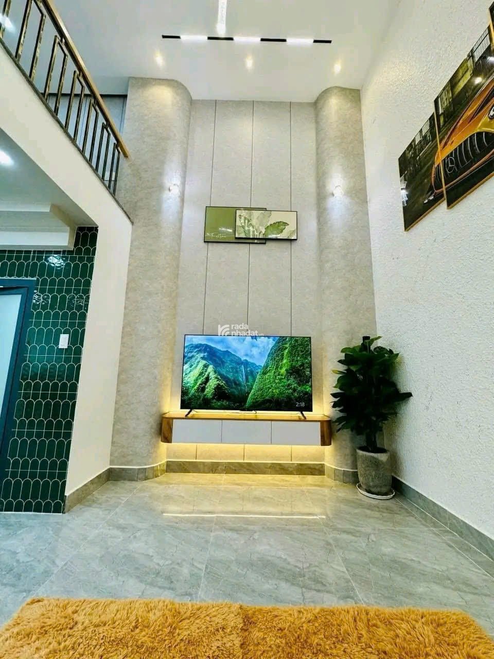 Ngộp! Bán nhà 40m2 Nguyễn Thanh Tuyền, Tân Bình giá 2tỷ150. Gần vòng xoay Lê Văn Sỹ. Sổ hồng riêng