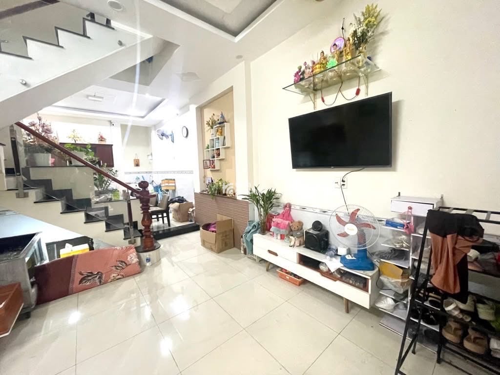 NGAY CÔNG VIÊN LÀNG HOA - KẾ CÔNG AN P11 - HẺM XE HƠI - CHỈ 6.5 TỶ TL.