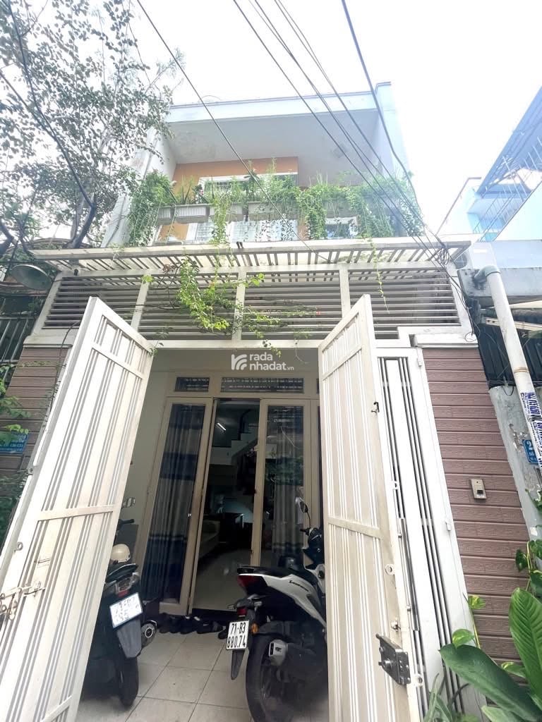 NGAY CÔNG VIÊN LÀNG HOA - KẾ CÔNG AN P11 - HẺM XE HƠI - CHỈ 6.5 TỶ TL.