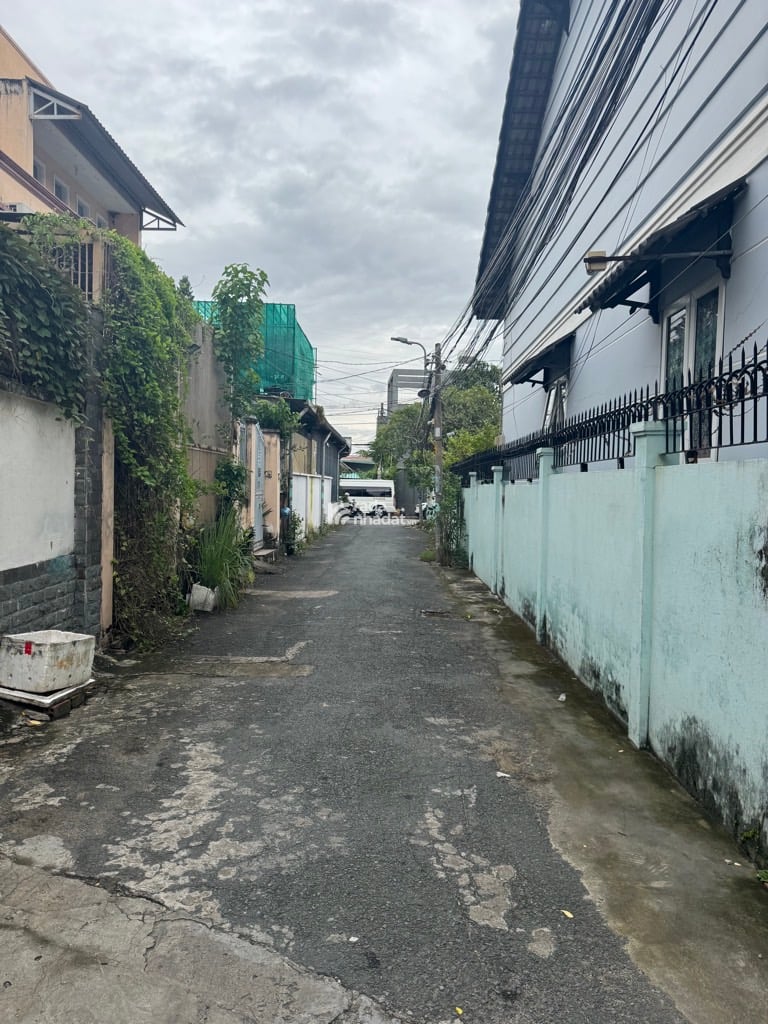 HẺM XE HƠI TRÁNH NHAU KHU KIẾN THIẾT HIỆP PHÚ NGANG HIẾM GẦN 7m; 97 m2 CHỈ 10 TỶ