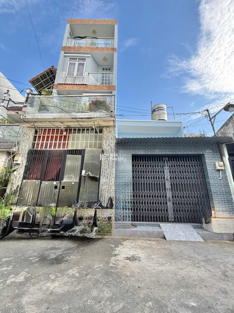 NGAY ĐẦM SEN, HẺM XE HƠI HÒA BÌNH, TÂN PHÚ, 70M2 HIẾM CÓ. GIẢM 450TR CHỈ CÒN 6.75T TL TỐT