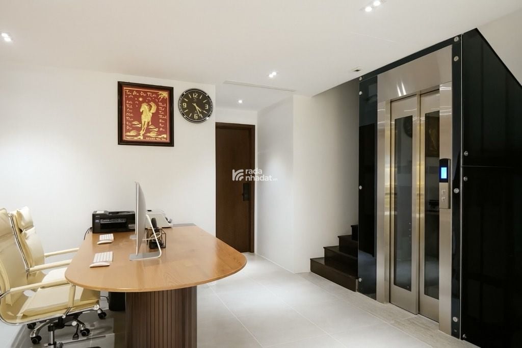 BÁN NHÀ BIỆT THỰ KDC BỘ CÔNG AN 3 LẦU BTCT THANG MÁY - XE HƠI NGỦ TRONG NHÀ 