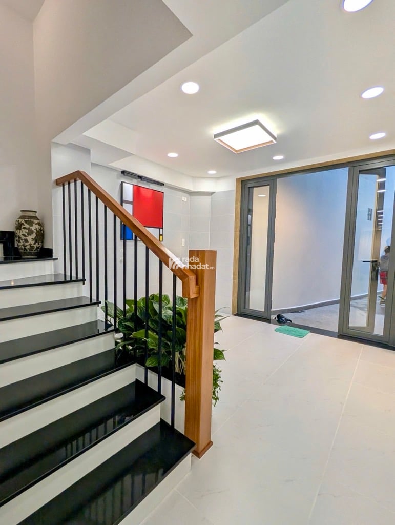 CHDV THÍCH QUẢNG ĐỨC, PHÚ NHUẬN, 5 TẦNG CÓ DÒNG TIỀN 45TR. GIẢM 200TR CHỈ 8.8T