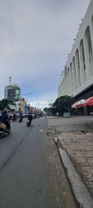 HẺM XE HƠI HOÀNG VĂN THỤ, TÂN BÌNH, 30M2 CÓ KẾT CẤU DỄ CẢI TẠO. GIẢM 350TR CHỈ CÒN 5T 