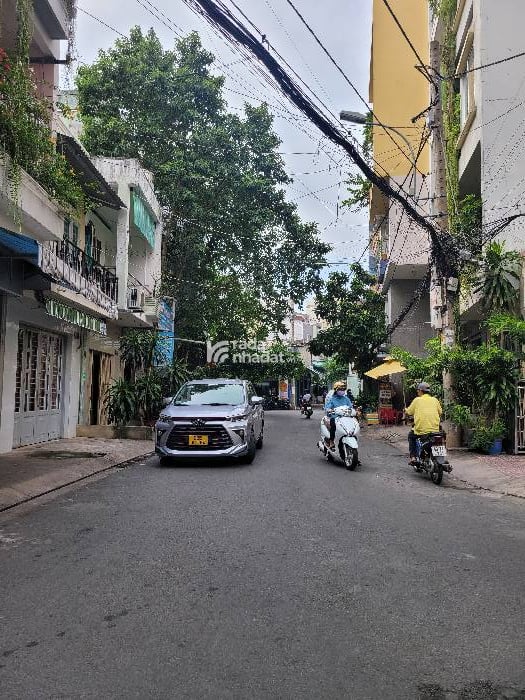 BÁN NHÀ PHẠM VĂN HAI 48M2 5 TẦNG GIÁ 12.8 TỶ GÓC 2 MẶT HẺM NHỰA Ô TÔ NGAY CHỢ KINH DOANH ĐỈNH