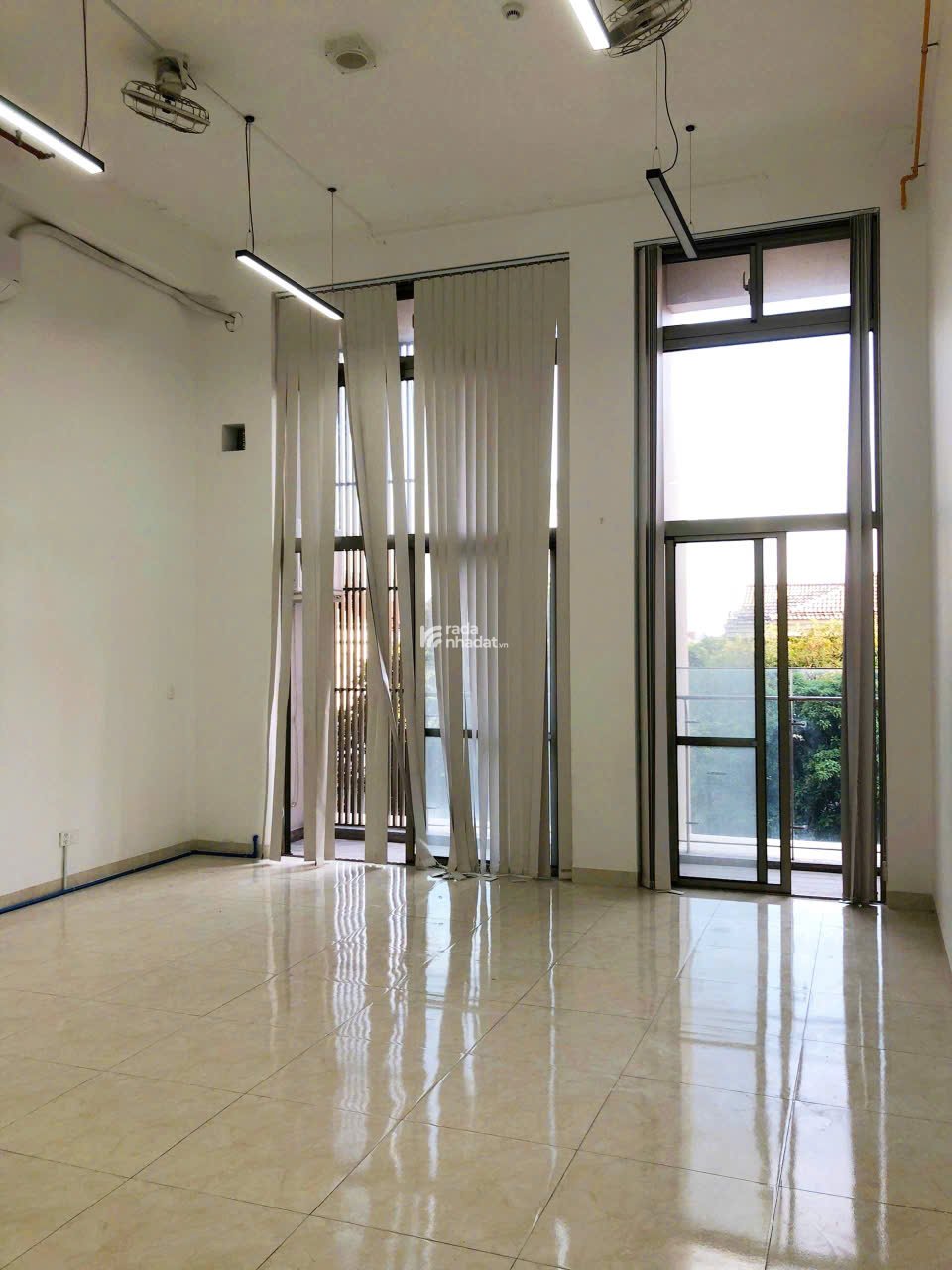 Chính chủ Cho thuê SH M7 lầu 2 diện tích 50m2 đã hoàn thiện, có máy lạnh  rèm cửa  toilet. 17tr/th