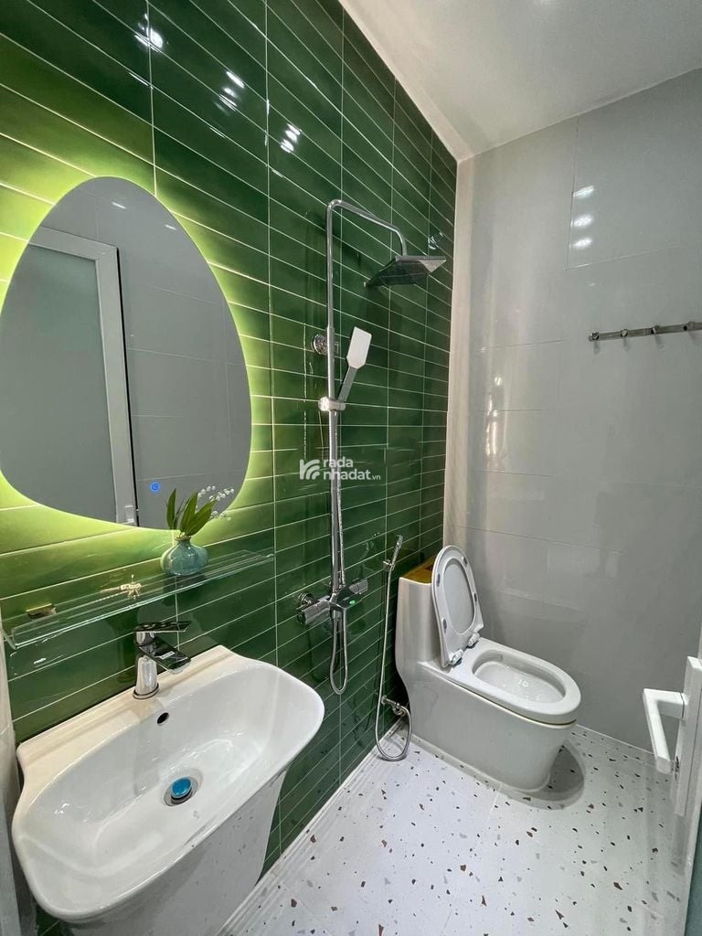 Nhà đang hạ giá Hoàng Hoa Thám, P.6, Q.Bình Thạnh 3,64 tỷ, 1 trệt 2 lầu, tiện ích đầy đủ, sổ riêng