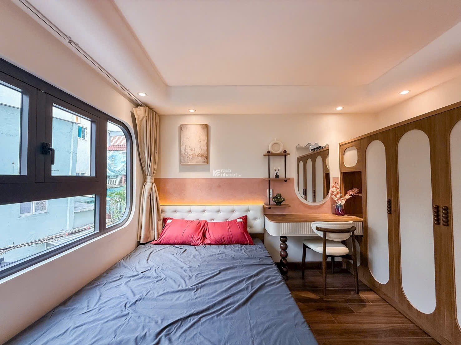 Ngộp! Bán nhà 43m2 đường Nguyễn Hữu Cảnh, P22, Bình Thạnh. Xây 4 tầng, hẻm 5m