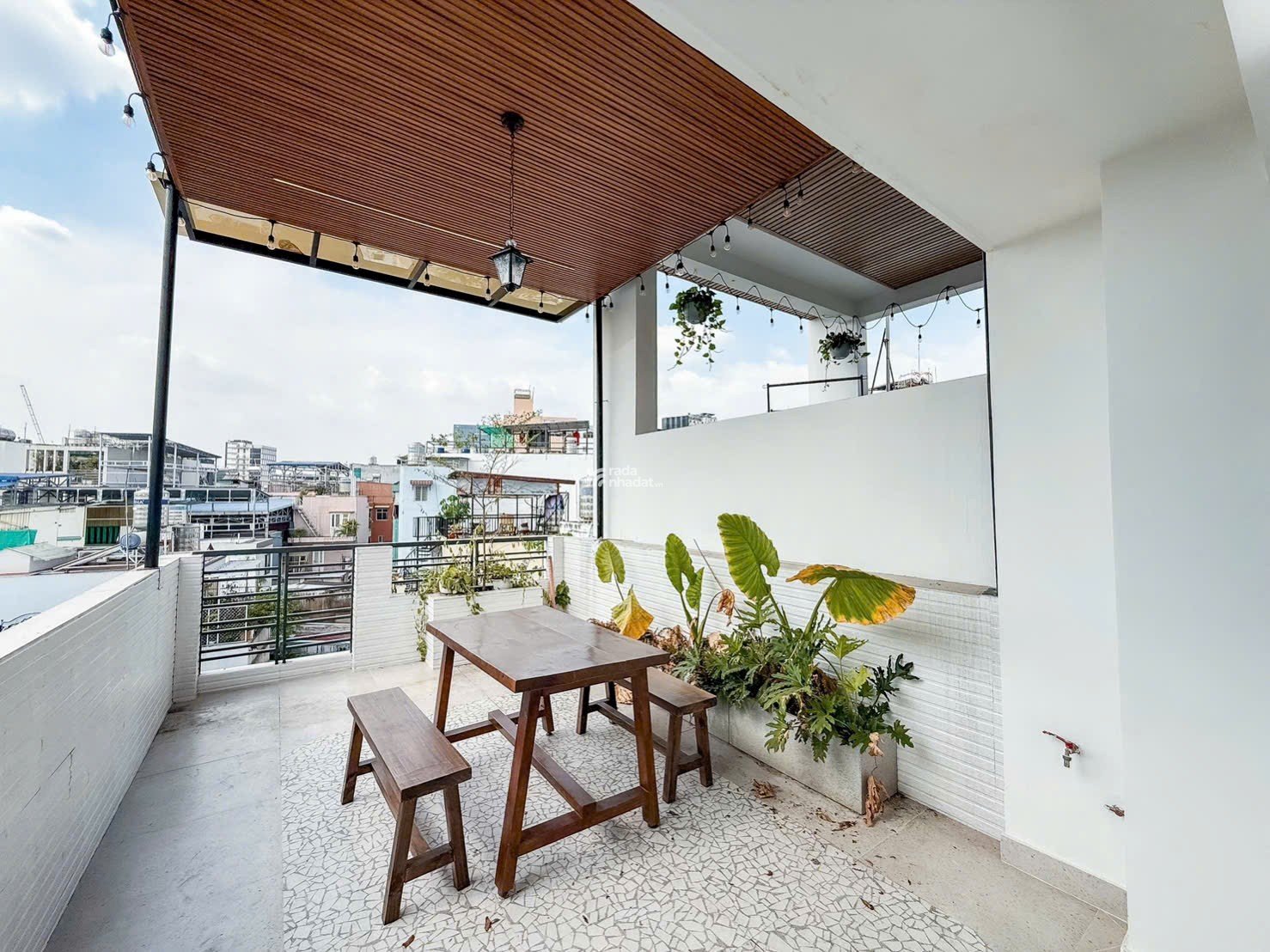 Ngộp! Bán nhà 43m2 đường Nguyễn Hữu Cảnh, P22, Bình Thạnh. Xây 4 tầng, hẻm 5m