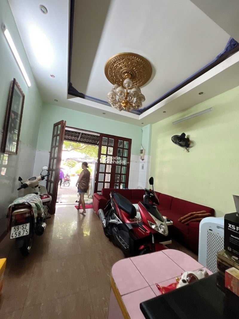 Bán nhà mặt tiền Trịnh ĐÌnh Trọng-ngang 4m-4PN-sổ vuông-cạnh công viên