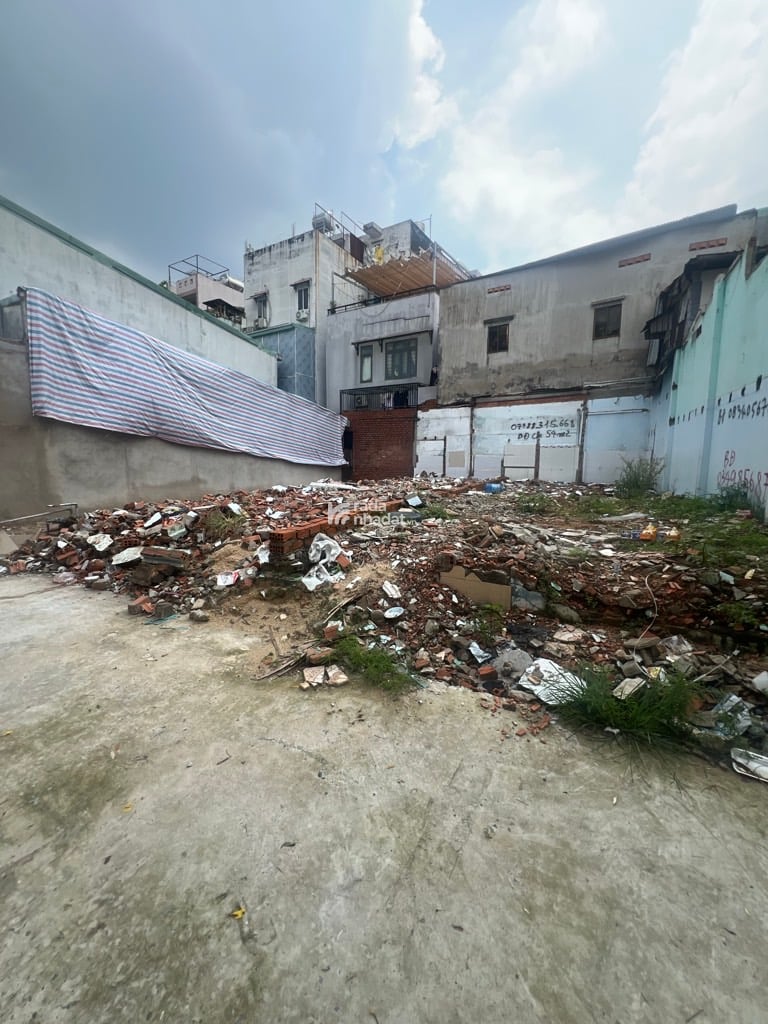 SÁT VÁCH Q11, SÁT MT LƯƠNG THẾ VINH, TÂN PHÚ, 130M2 TIỆN XÂY. GIẢM 550TR CHỈ 4.5T TL TỐT