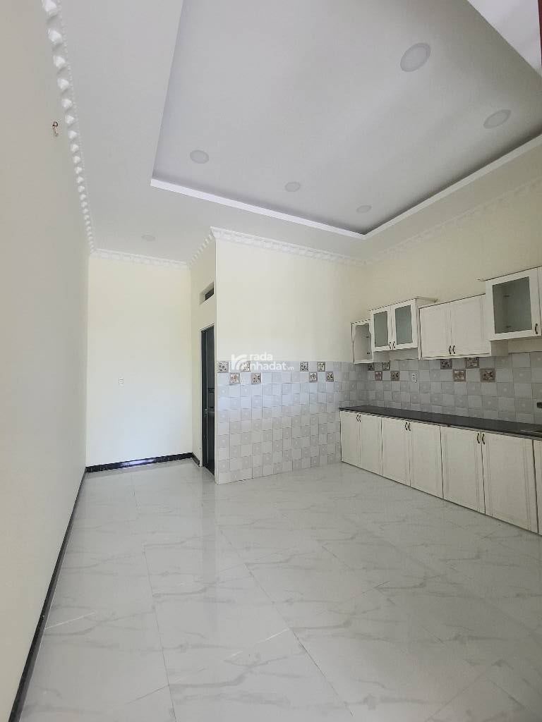 BÁN NHÀ KHU PHÂN LÔ ĐƯỜNG 12M VỈA HÈ XÃ LONG HÒA CẦN ĐƯỚC 61M2 1.75 TỶ FULL THỔ CƯ
