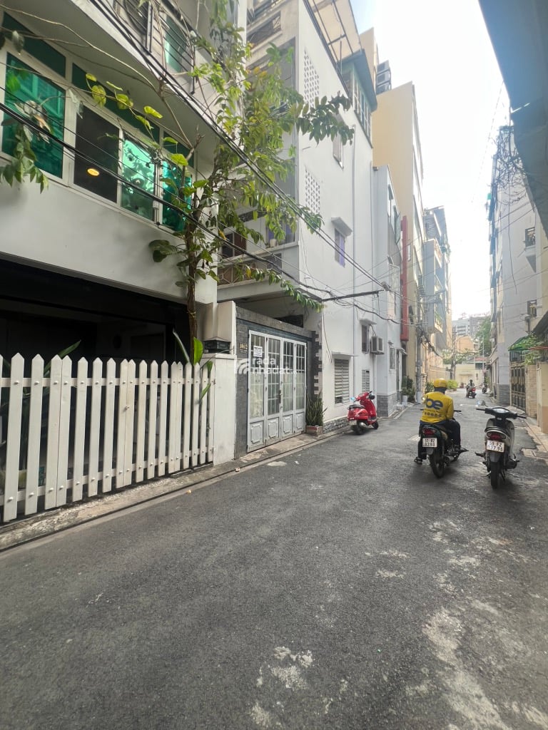 BÁN NHÀ HẺM XE HƠI GẦN MẶT TIỀN NGANG 5M 5 TẦNG NGAY CÔNG VIÊN CHỈ 12.4 TỶ KHU VIP TÂN BÌNH