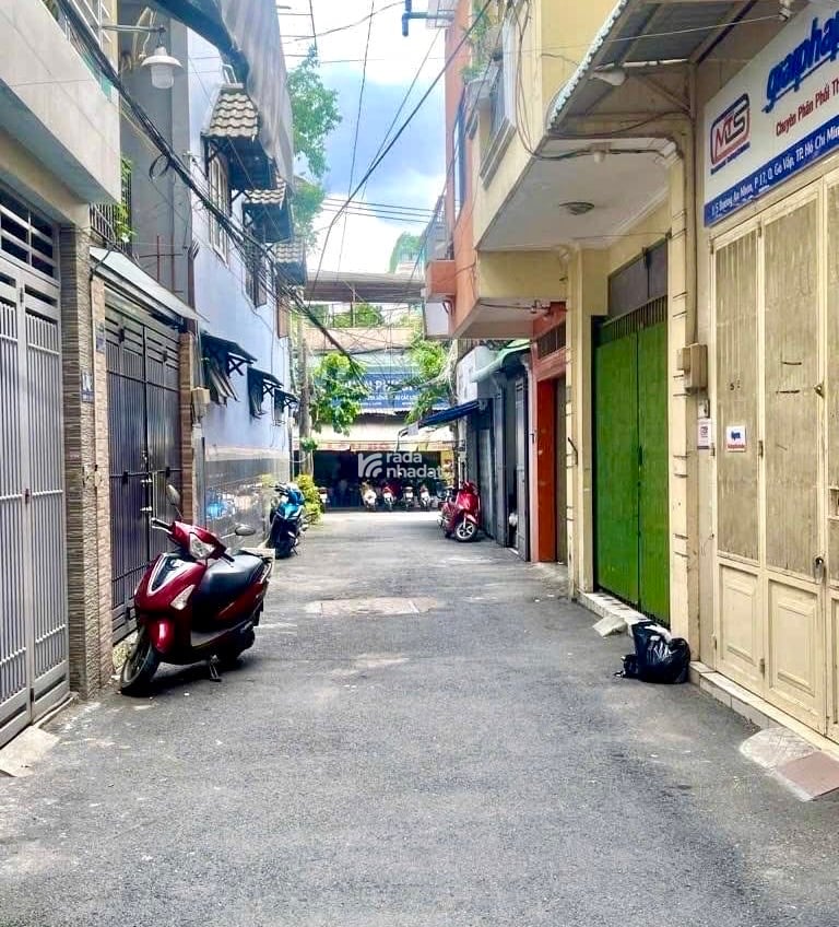 BÁN NHÀ 4 TẦNG- KHU VIP LAM SƠN ĐỐI DIỆN CĐ QUÂN ĐỘI- 75M2- CHỈ 10.5 TỶ TL- HẺM NHỰA 5M- ÔTÔ ĐỖ CỬA