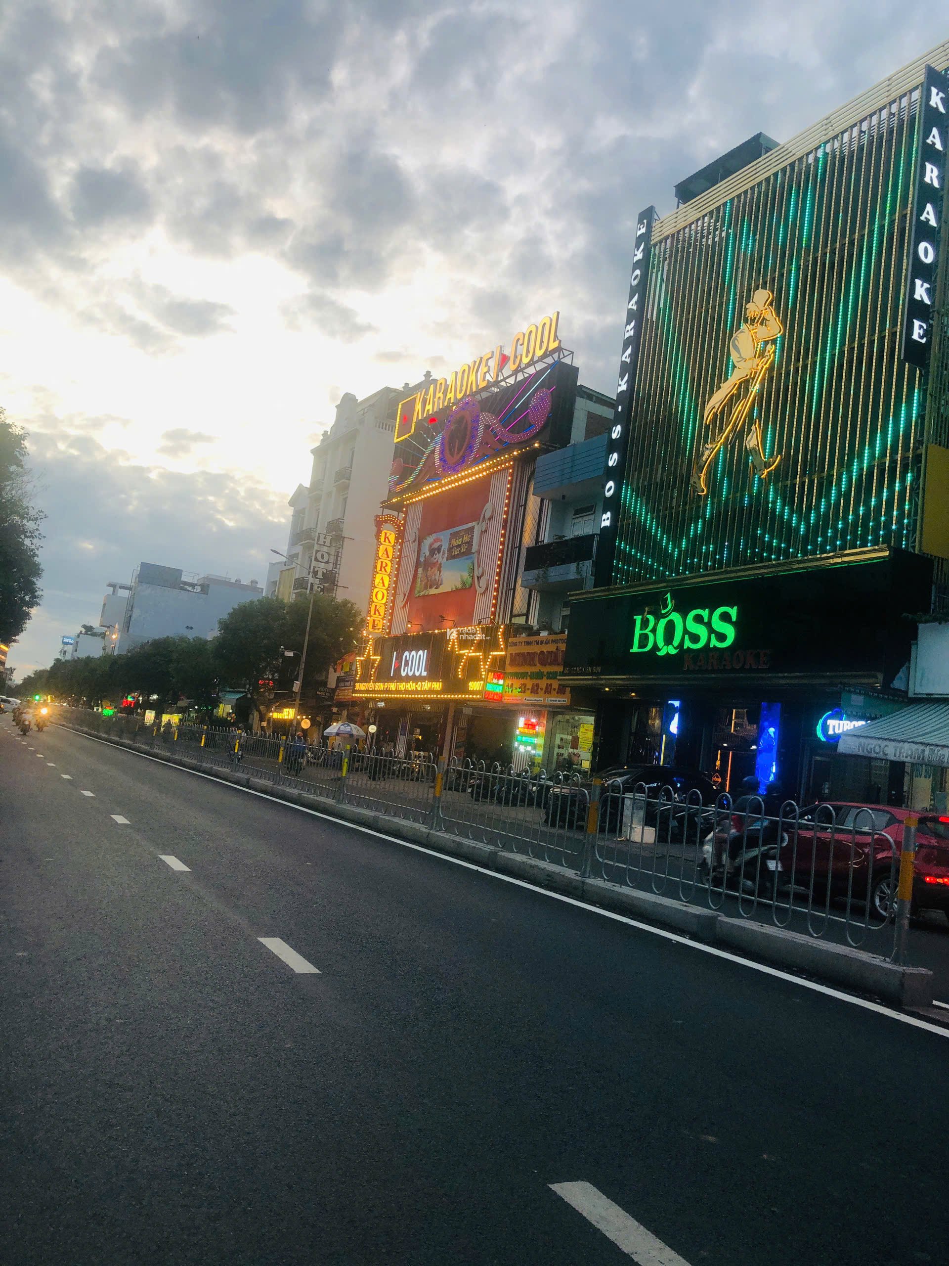 BÁN NHÀ MẶT TIỀN NGUYỄN SƠN  VỊ TRÍ KINH DOANH SIÊU ĐẸP 