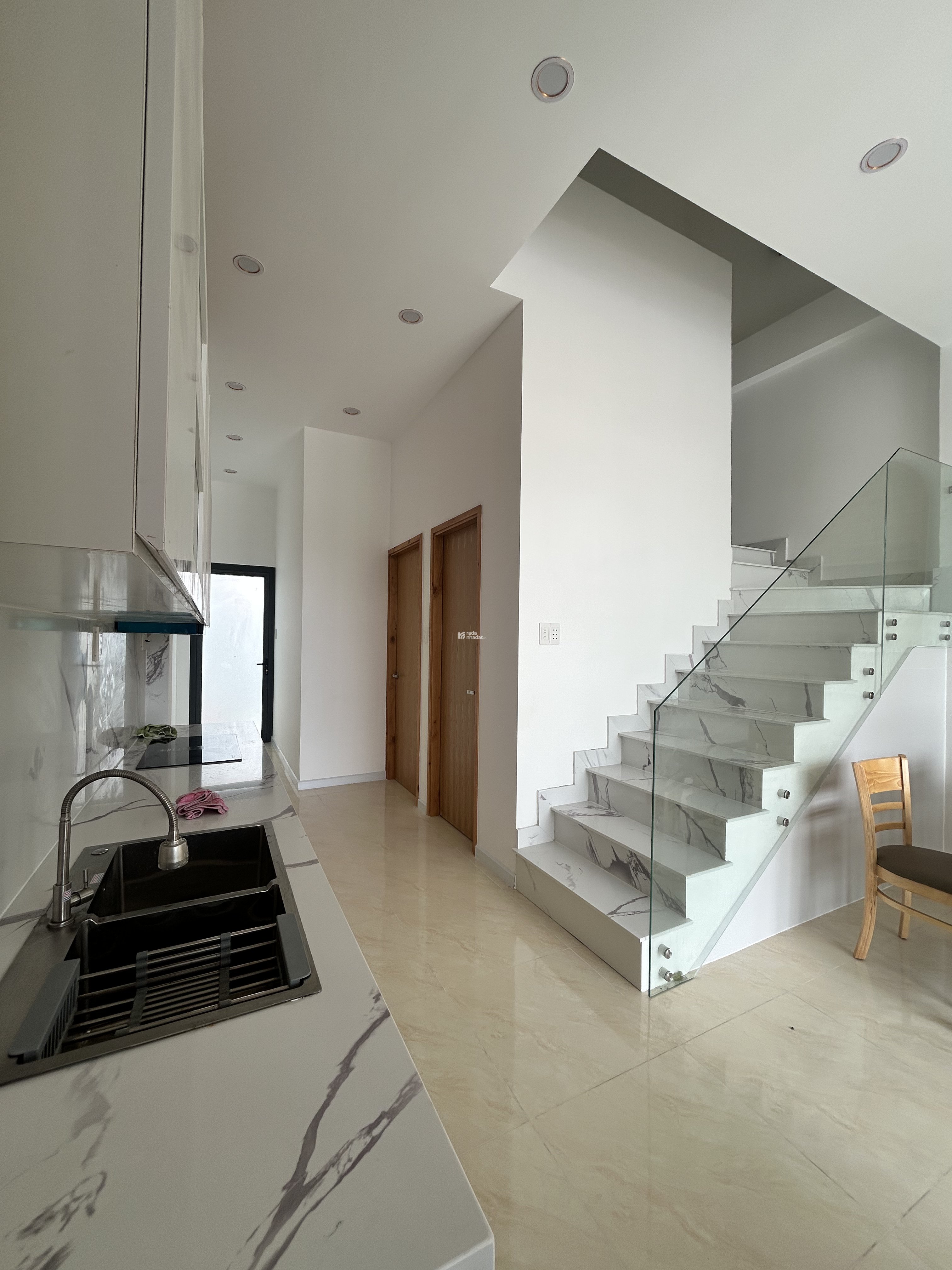 THA THIẾT MUỐN BÁN CĂN NHÀ 1TR1L MỚI XÂY 5X25 MẶT ĐƯỜNG LỘ 22m