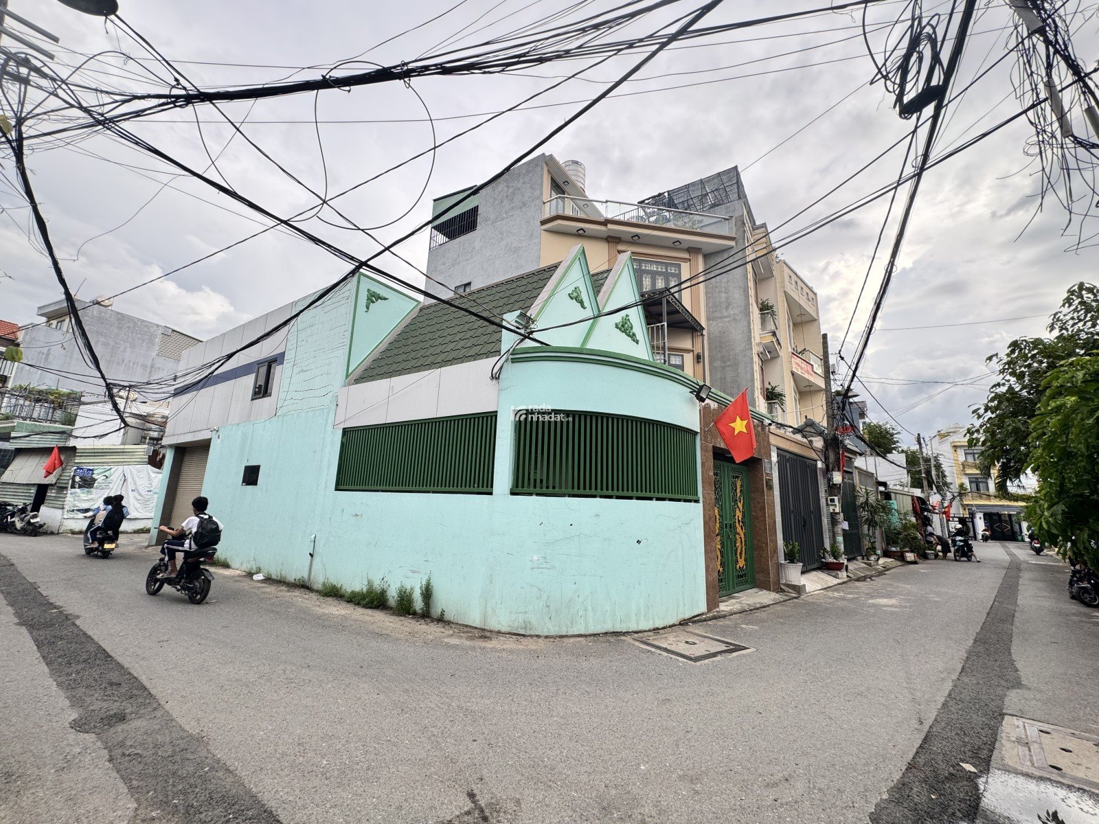  NHÀ 2 TẦNG, HXH, NHỈNH 4 TỶ TL, SÁT CẦU VƯỢT LINH XUÂN, LINH XUÂN, THỦ ĐỨC. 