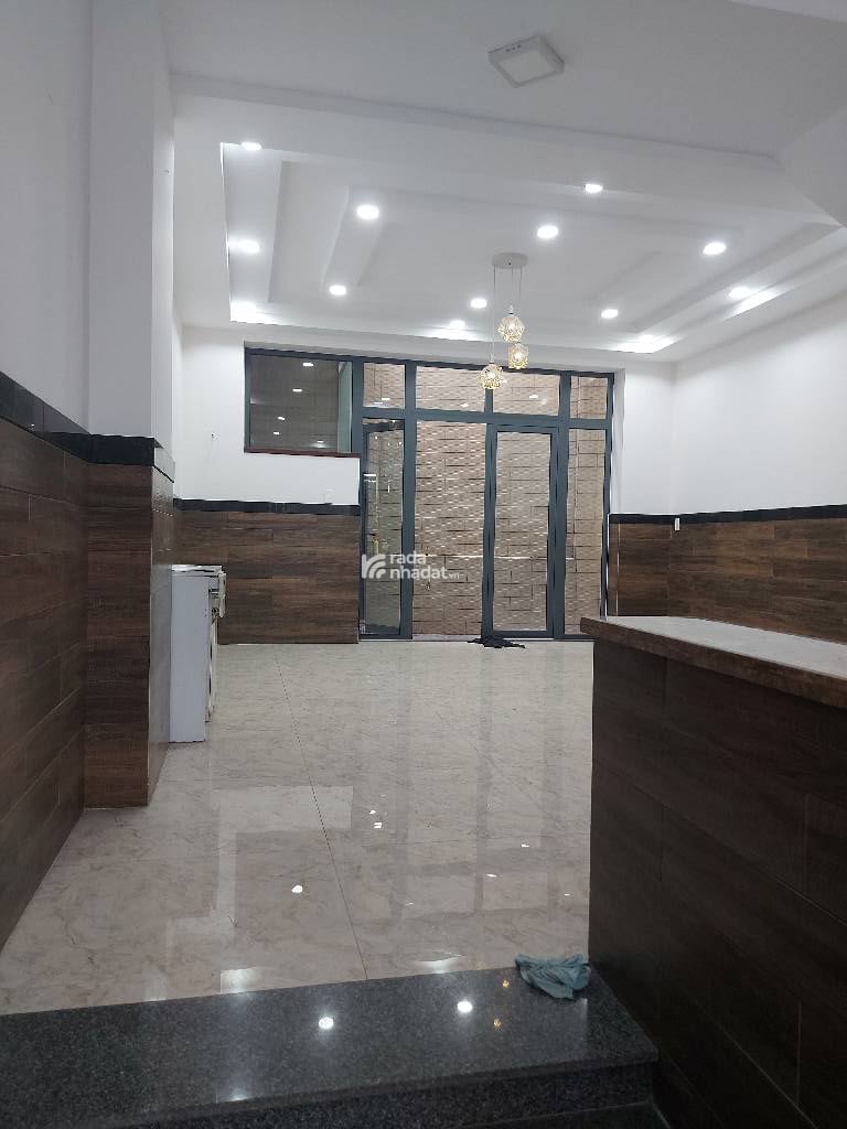  Sát công viên, không khí trong lành, ngay đường Tô Hiệu, phố ăn nhậu sầm uất,