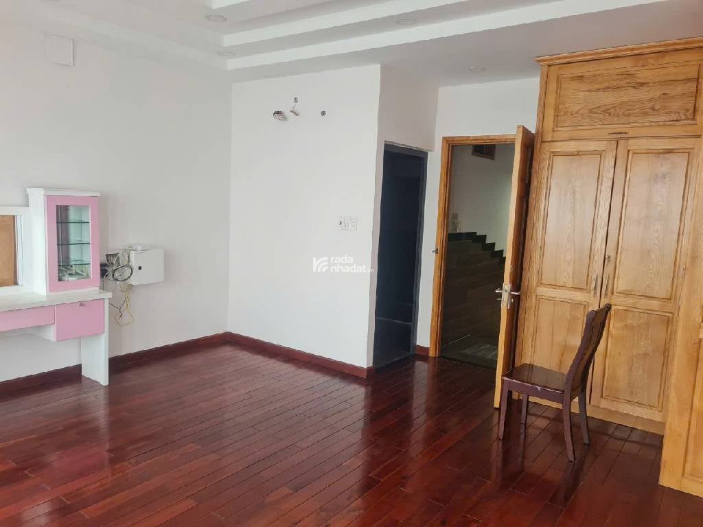  Sát công viên, không khí trong lành, ngay đường Tô Hiệu, phố ăn nhậu sầm uất,