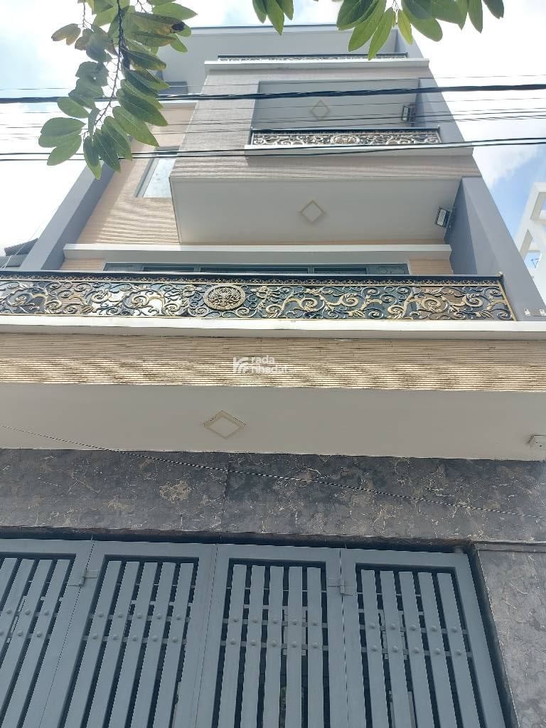  Sát công viên, không khí trong lành, ngay đường Tô Hiệu, phố ăn nhậu sầm uất,