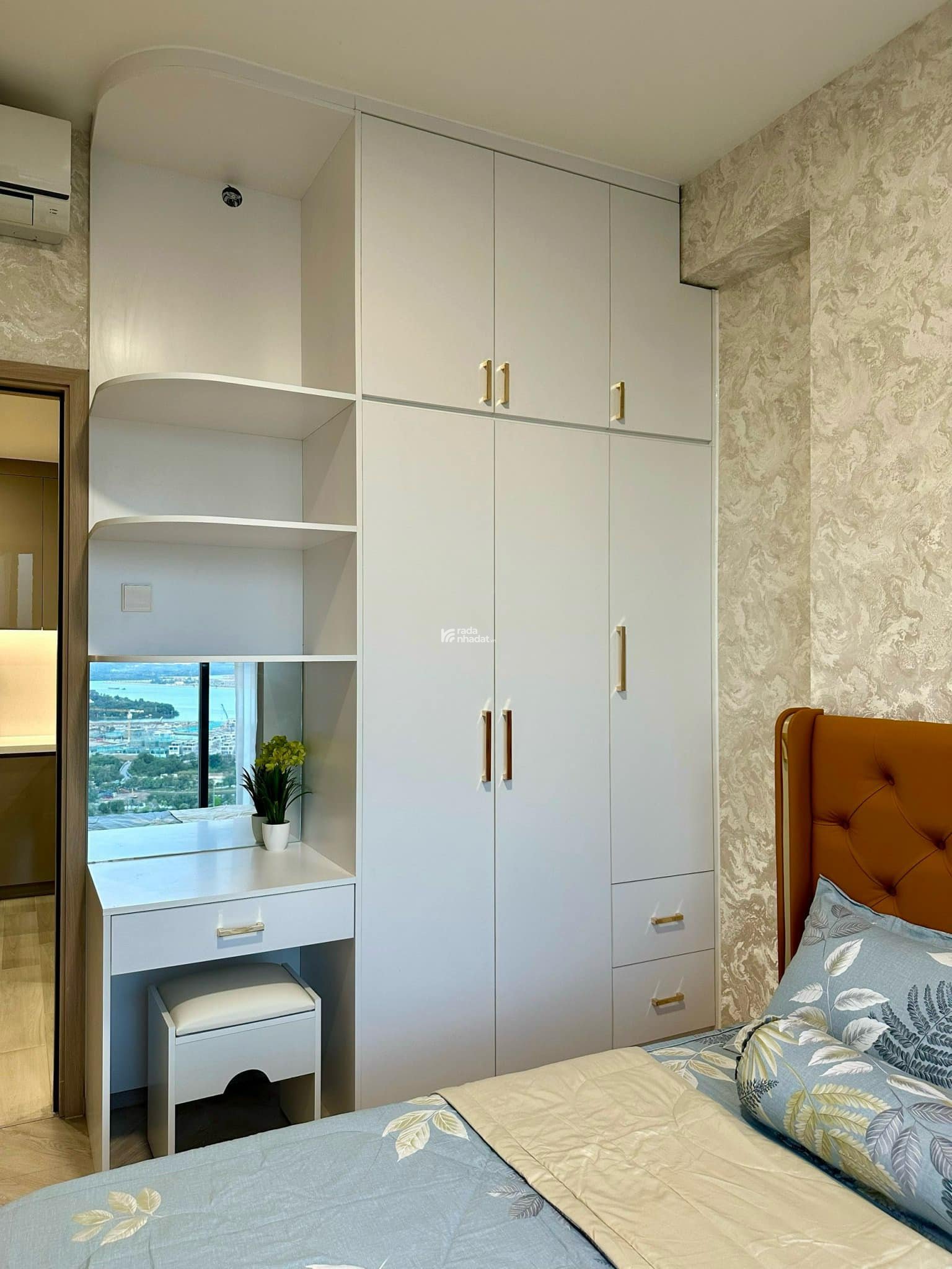 Cần bán gấp căn Studio tòa H1, Full nội thất sang trọng, MPDV, giá bán chỉ còn 2 tỷ170 bao phí