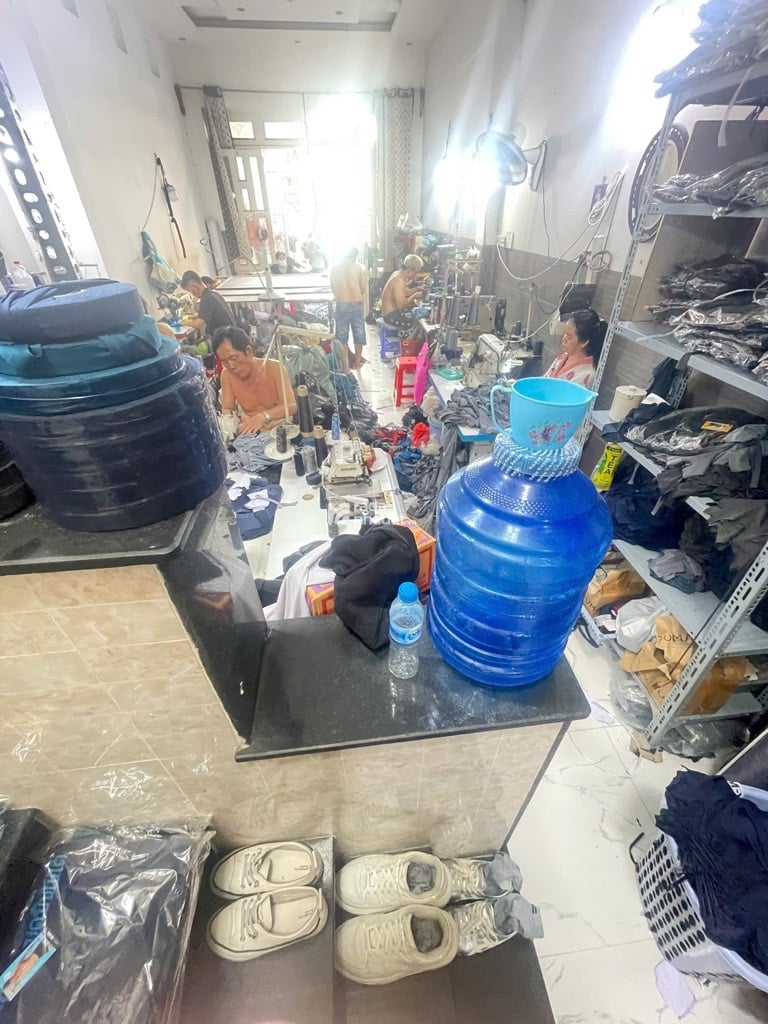  Kết cấu 1 trệt 1 lầu. Gồm 3PN, 2WC. Đang cho thuê 15 triệu/tháng. 