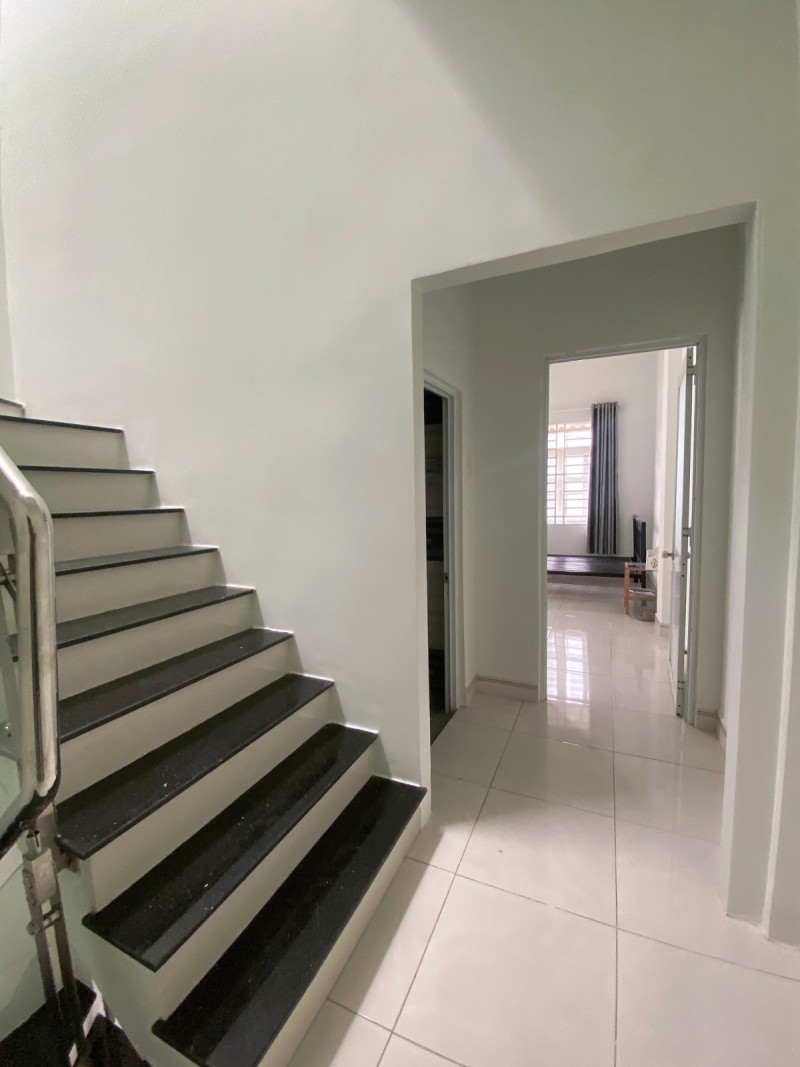 Bán Nhà Phân Lô Long Trường TĐ - 3 Tầng HC - Đường 6m - Giá 5.2 Tỷ