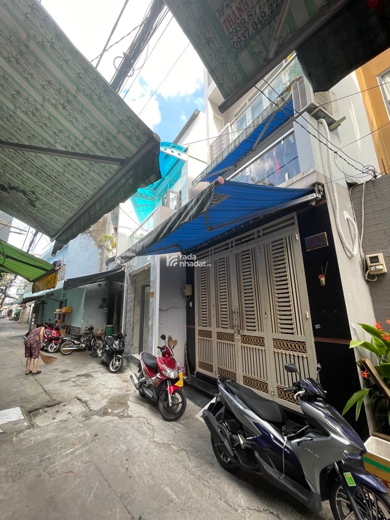 NHÀ MỚI 3 TẦNG - P.10 TÂN BÌNH - 3 PHÒNG NGỦ - XE HƠI ĐẬU CỬA - TIỆN ÍCH BAO QUANH