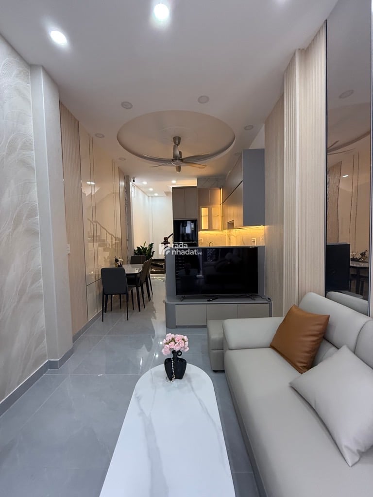 gò vấp nhỉnh 4t, 4 tầng, gần cv làng hoa