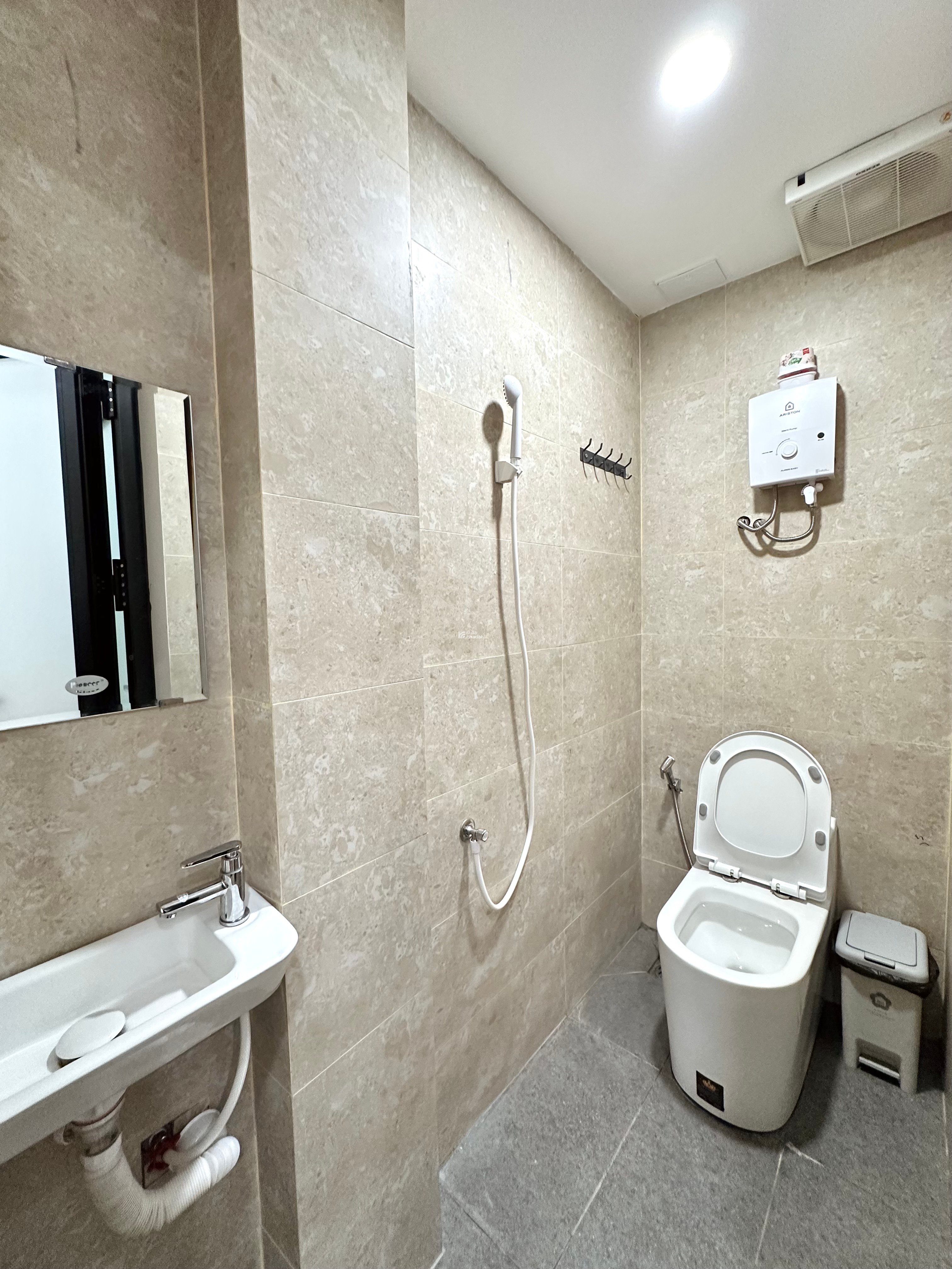 TOÀ NHÀ 5 TẦNG 122m2 NGUYỄN XÍ - DÒNG TIỀN 1.8 TỶ/NĂM (7.5%) - 25.2 TỶ