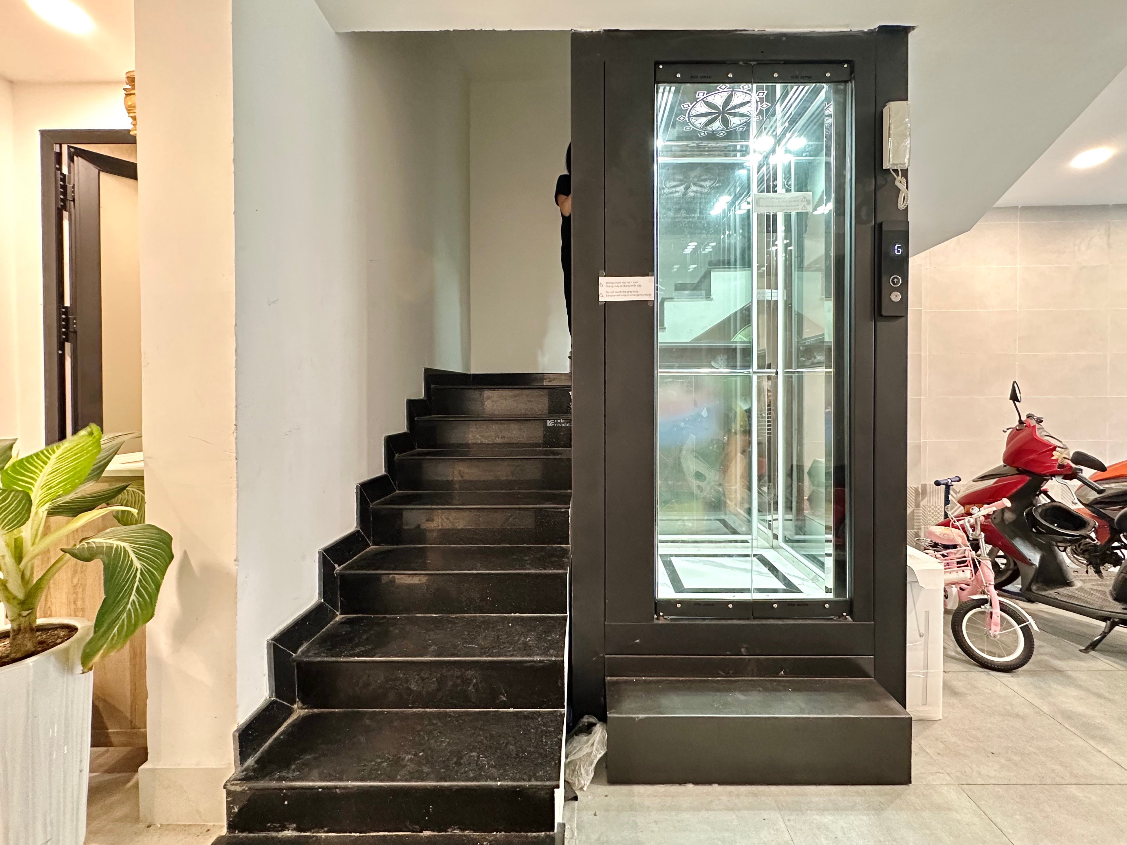 TOÀ NHÀ 5 TẦNG 122m2 NGUYỄN XÍ - DÒNG TIỀN 1.8 TỶ/NĂM (7.5%) - 25.2 TỶ