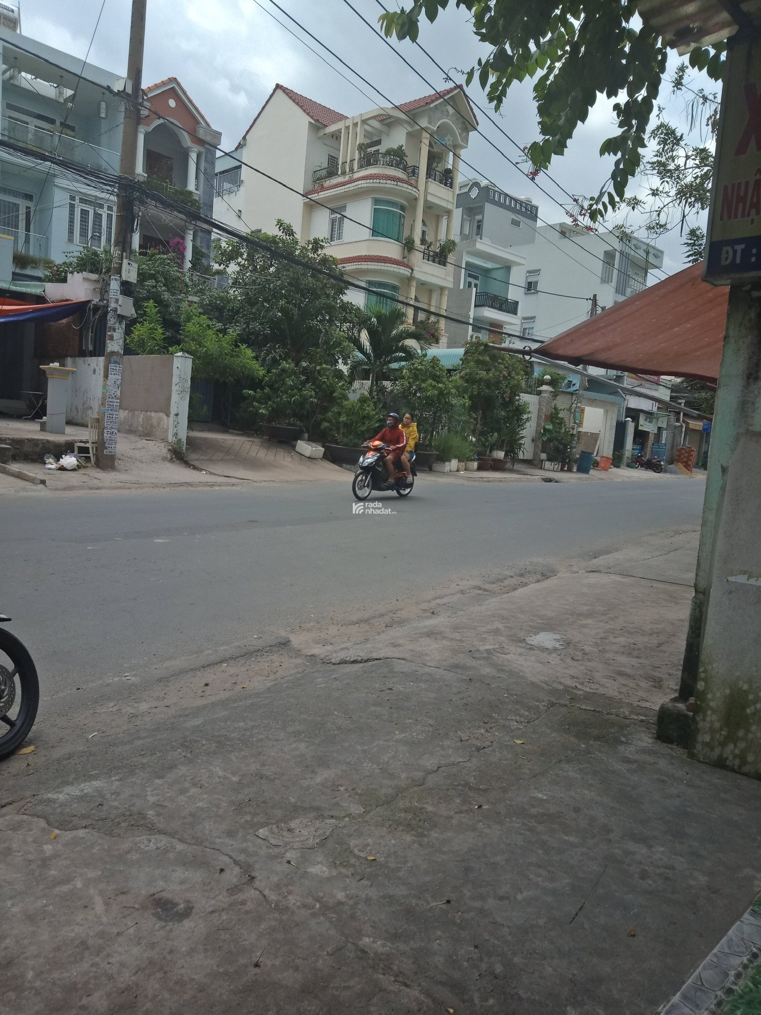 Cần bán nhà mặt tiền đường làng tăng phú