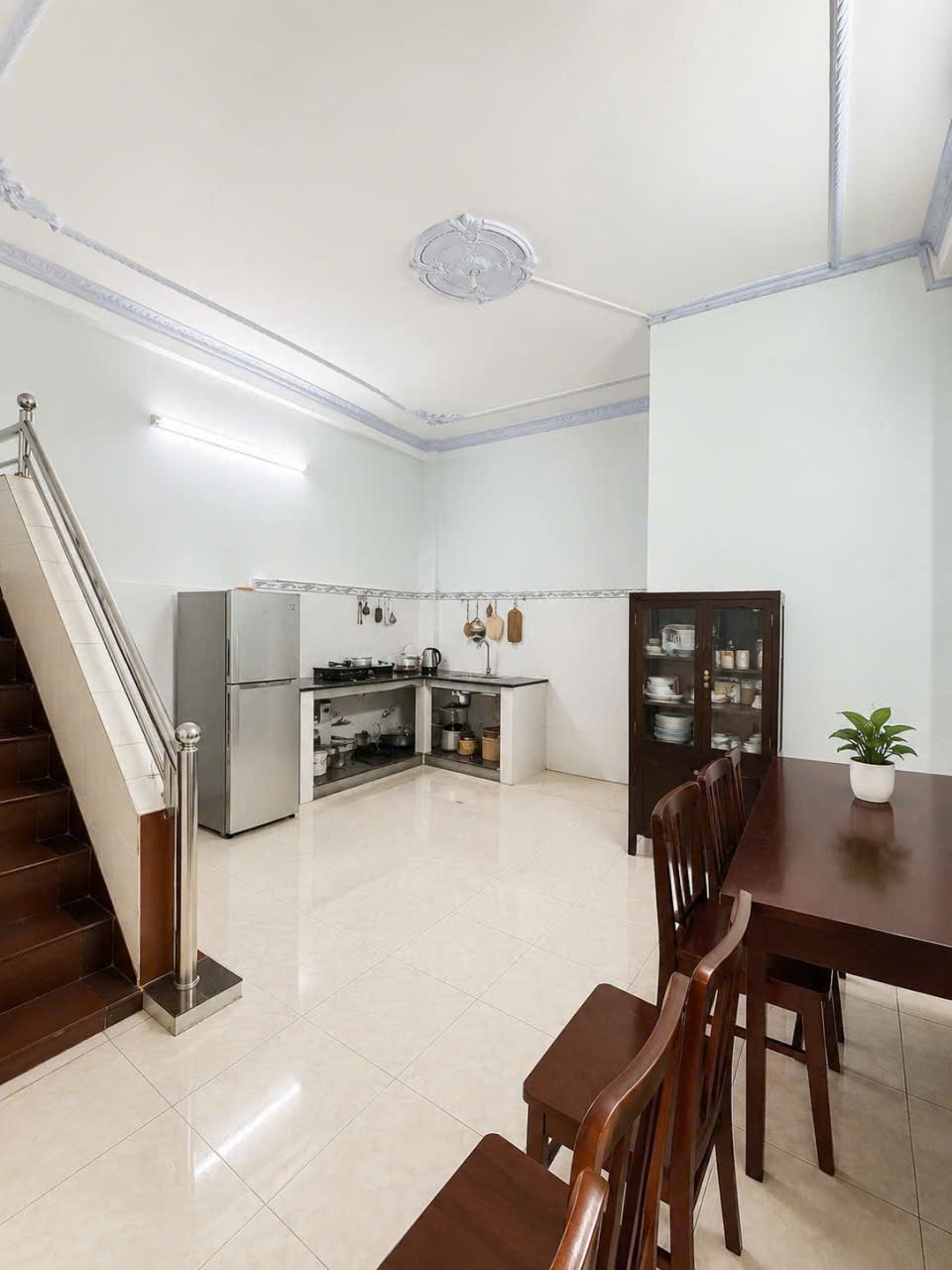 Nhà đẹp  Đường Tô Hiệu gần Đầm Sen sát khu Hòa Bình , Tân Phú 