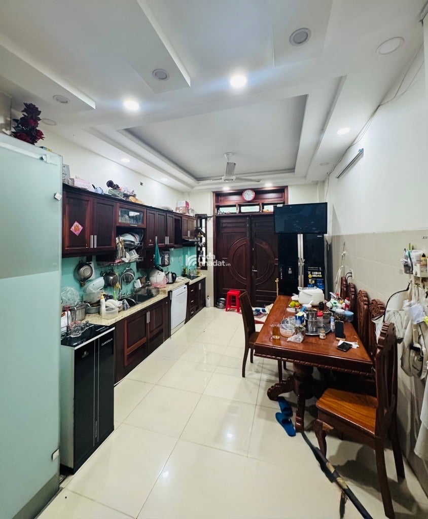 MẶT PHỐ MAI XUÂN THƯỞNG SẦM UẤT NGÀY ĐÊM - NHÀ 5 