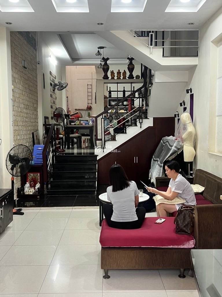 NHÀ 4 TẦNG - OTO NGỦ TRONG NHÀ - DỆN TÍCH: 90m2 SỔ VUÔNG A4 - NHỈNH 100Tr/m2