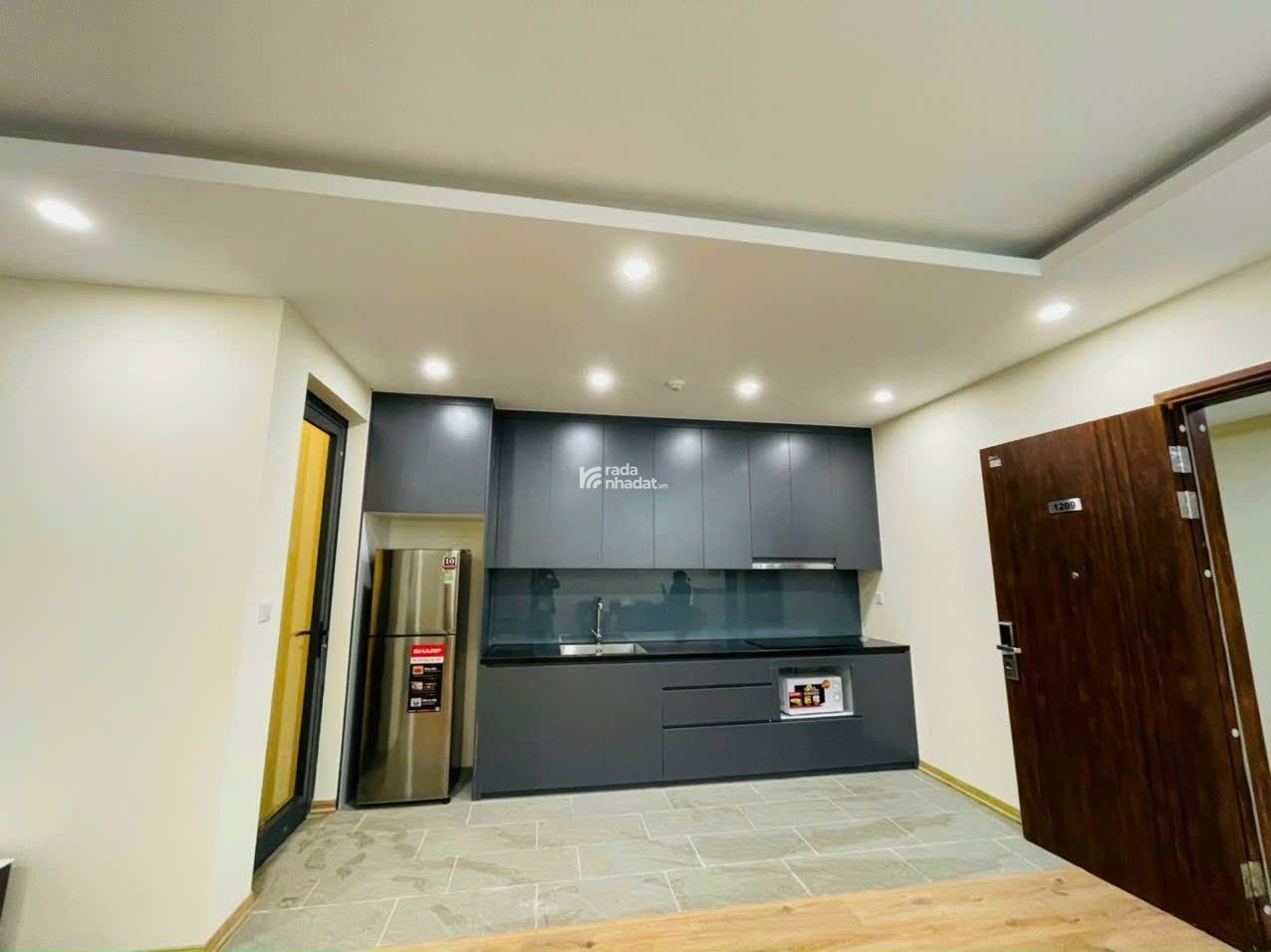 Cho thuê căn hộ chung cư D2 Giảng Võ - Ba Đình, DT 120m2, 3PN, tầng cao, view hồ, 17 triệu/th