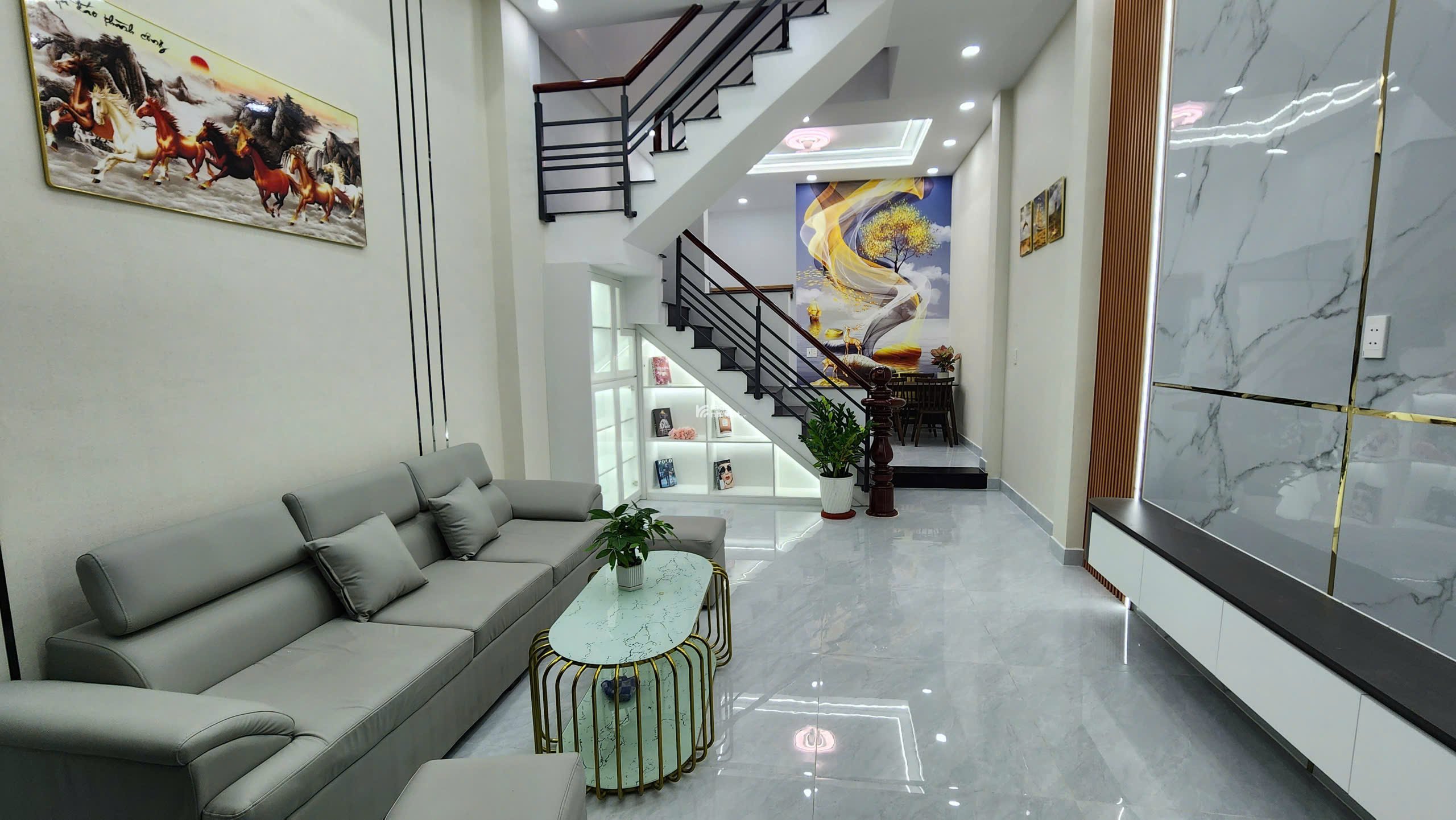NHÀ PHỐ 2 LẦU 4.X TỶ GẦN SÔNG SG - KHÔNG KHÍ MÁT LÀNH CẢ NGÀY