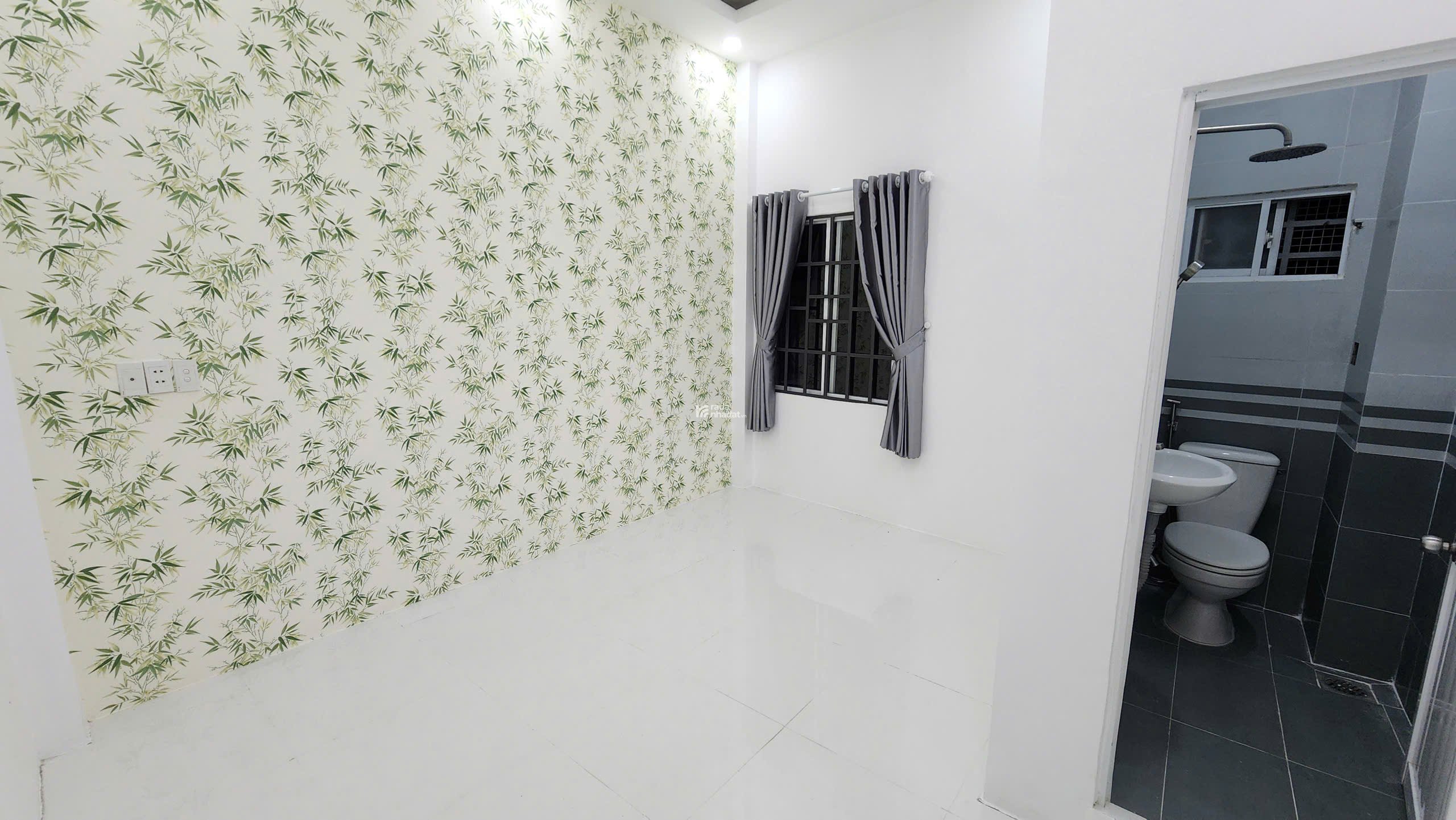 NHÀ PHỐ 2 LẦU 4.X TỶ GẦN SÔNG SG - KHÔNG KHÍ MÁT LÀNH CẢ NGÀY