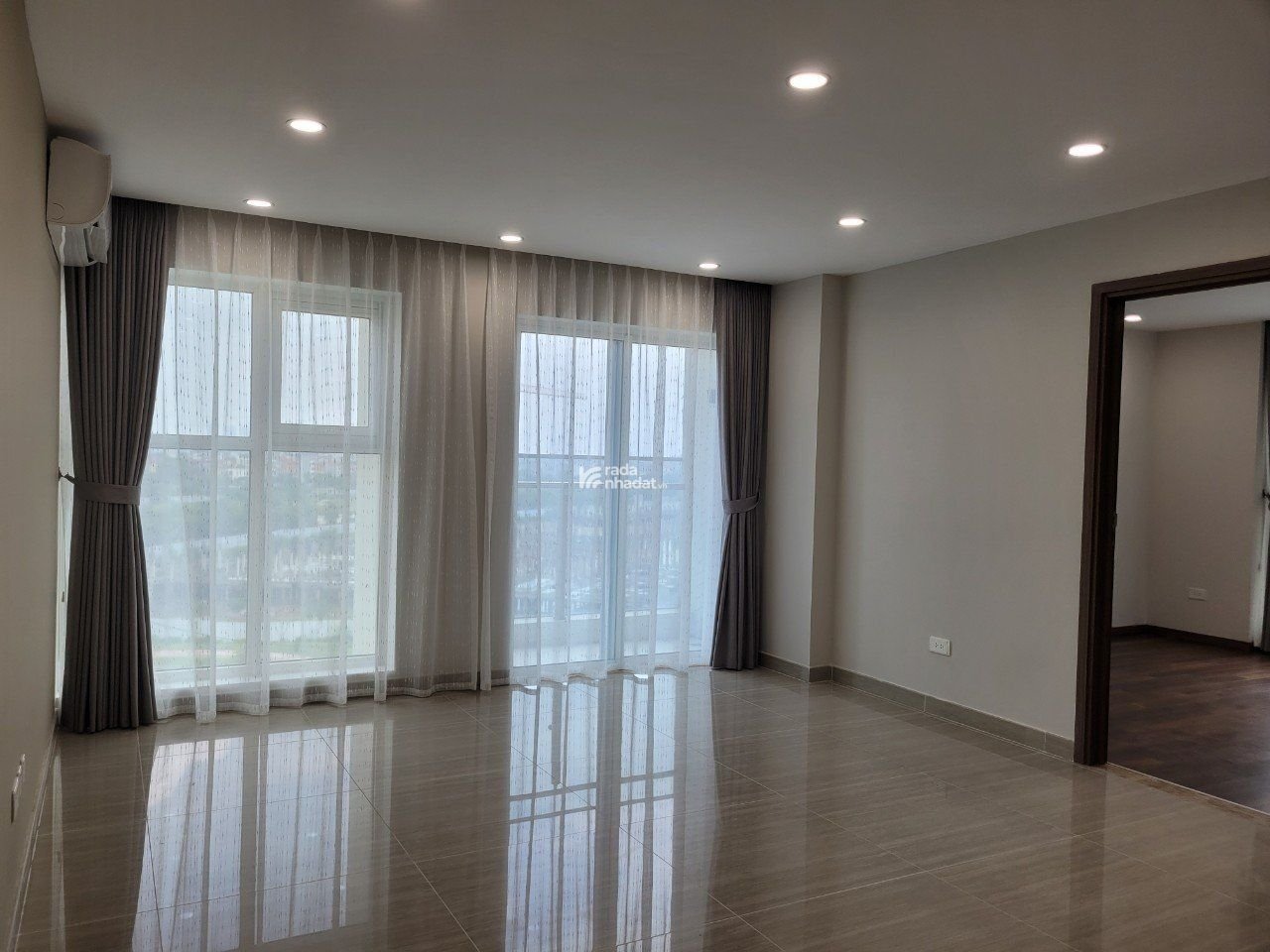 Chính chủ mình cần bán căn chung cư ở 282 Nguyễn Huy Tưởng, full nội thất, cực đẹp ở có lộc lắm