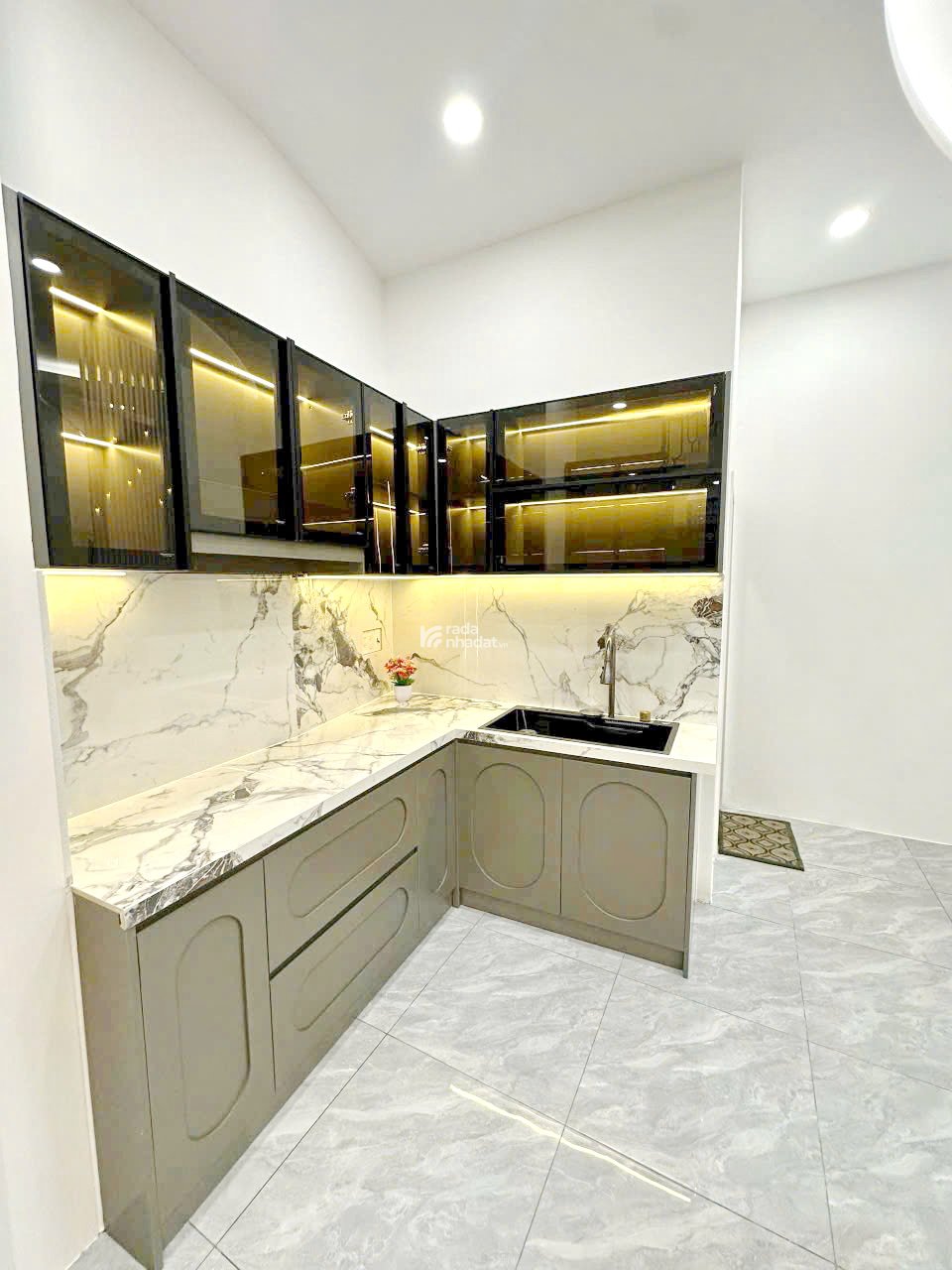 Bán nhà đẹp 4 tầng đường Âu Dương Lân P. Chánh Hưng Quận 8