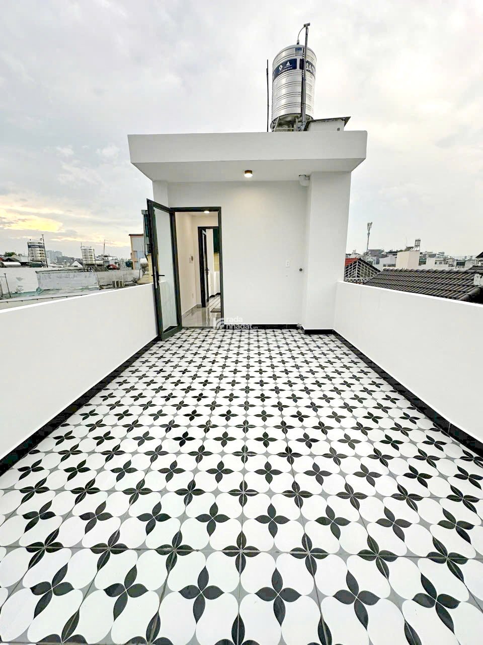 Bán nhà đẹp 4 tầng đường Âu Dương Lân P. Chánh Hưng Quận 8