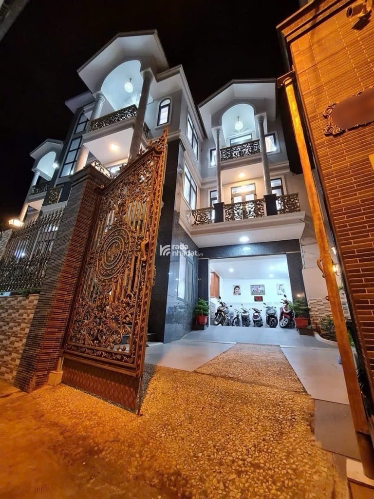 BIỆT THỰ gần MẶT TIỀN HỒNG BÀNG - 207M2 (15x14M) - 3 TẦNG MÁI ĐÚC, 7 PHÒNG, 8WC - CÓ THANG MÁY, GAR
