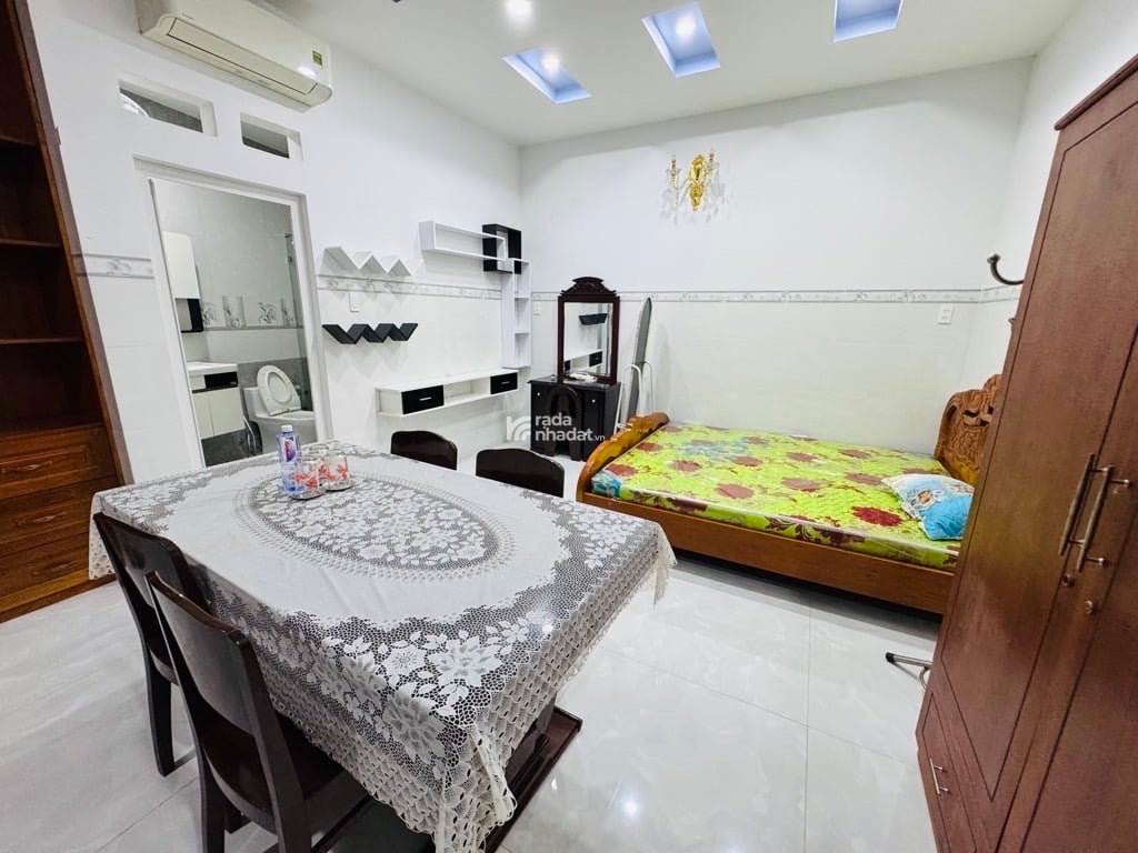 BIỆT THỰ gần MẶT TIỀN HỒNG BÀNG - 207M2 (15x14M) - 3 TẦNG MÁI ĐÚC, 7 PHÒNG, 8WC - CÓ THANG MÁY, GAR